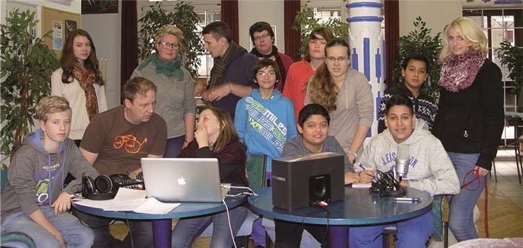 Engagiert bei der Sache waren die Jugendlichen beim Workshop mit dem Kölner Autor Manfred Theisen. privat