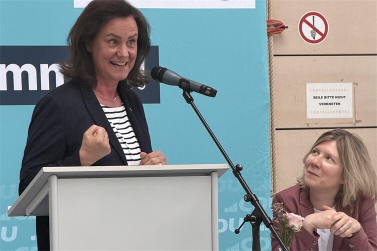 Engagierte Bildungspolitikerinnen (v.l.n.r.) Bildungsministerin Dr. Ute Eiling-Hütig sowie Bildungsstaatssekretärin und CDU-Kreisvorsitzende Jenny Groß
