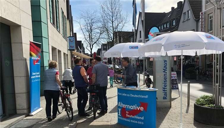 Engagierte Bürger diskutieren Themen aus aktueller Welt- und Kommunalpolitik. Privat