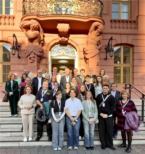 Engagierte Bürger mit Susanne Müller vor dem Landtag. Foto:Sveta Matic