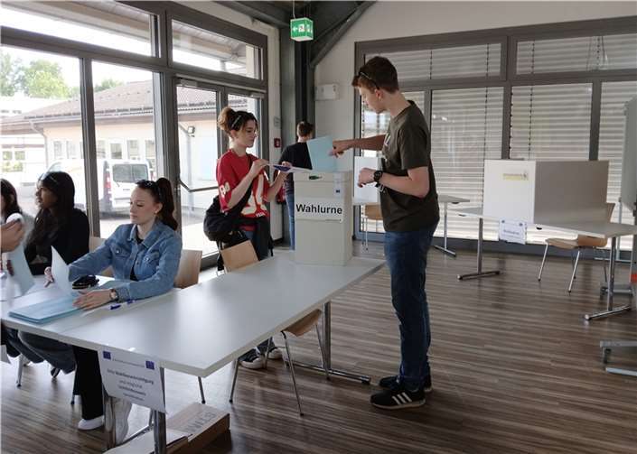 Engagierte Schülerinnen und Schüler bei der Juniorwahl am GiK 2024. Quelle: GiK