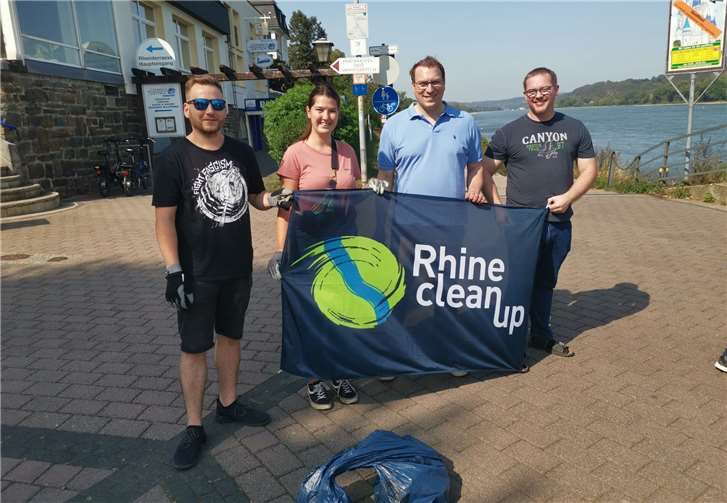 Engagierten sich beim Rhine Cleanup: v.l. Tim Baumann, Lara Cordier, Sebastian Goerke, Michael Koch. Foto: SPD