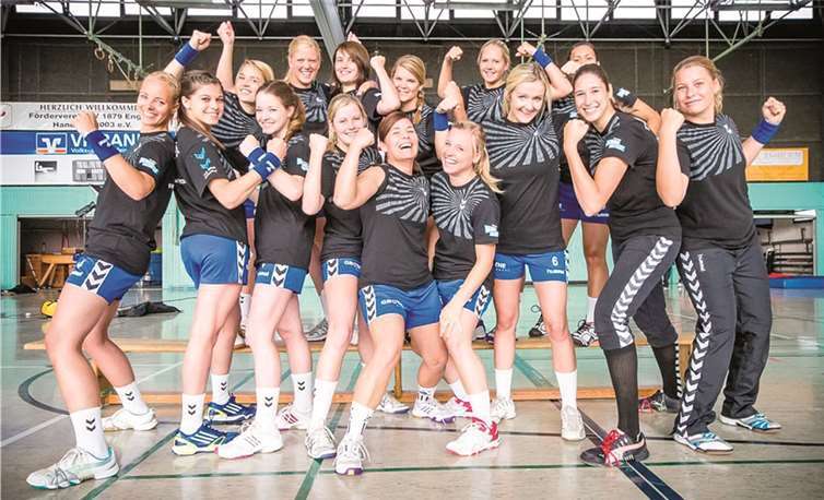 Engers. Die Mädels vom TV Engers: v.li. Jördis Gluch, Carolin Wambach, Anne Kinzer, Jana Schubert, Helen Ganzer, Lara Mohrs, Derya Akbulut, Kerstin Neckel, Kathi Marx, Lena Brink, Jacqueline Hessemer, Gabriela Noa, Alexandra Irmgartz, Hanna Pfeiffer. privat