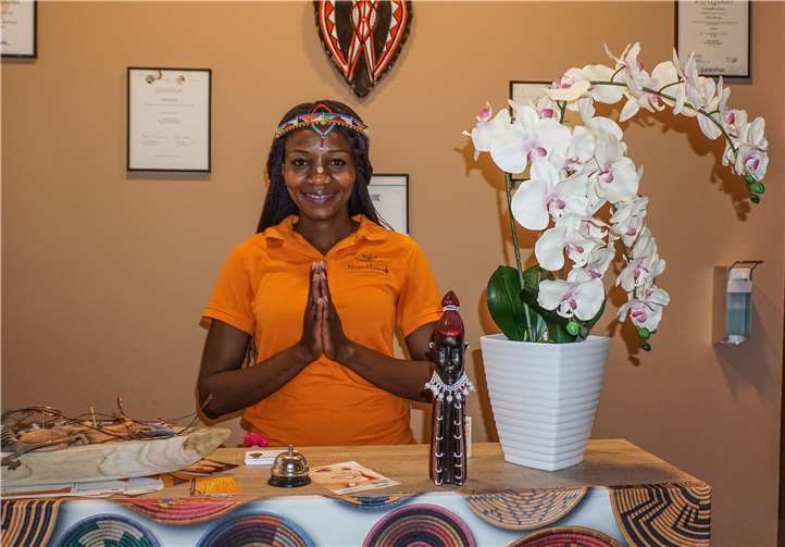 Enid Reuther arbeitet mit Herz und bietet ein vielfältiges, individuelles Massage Angebot.Fotos: EP