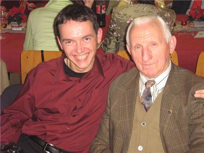 Enkel Thorsten Ferdinand (links) mit seinem Opa Gottfried.  Fotos: Thorsten Ferdinand