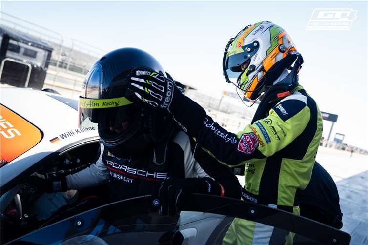 Enrico Förderer beim Fahrerwechsel mit Willi Kühne.