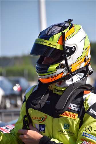 Enrico Förderer mit neuem Helm.