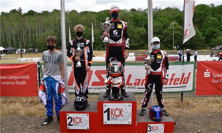 Enrico Förderer stolz bei der Siegerehrung auf Platz 1. Fotos: Storm Photography