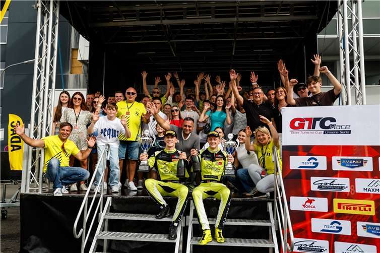 Enrico Förderer triumphiert beim GTC Race am Nürburgring. Fotos: Alexander Trienitz