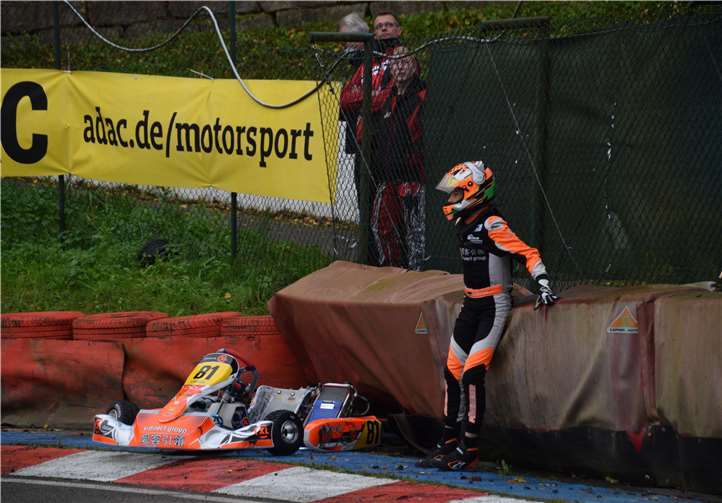 Enrico hatte einen heftigen Einschlag in der letzten Runde vom Qualifying im Regen, bei dem zum Glück nichts passierte.