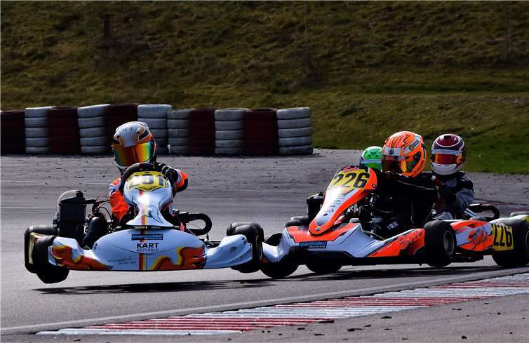 Enrico (links, Nr. 281) hatte sich ambitioniert bis auf die zehnte Position vorgearbeitet, als er in einen Unfall verwickelt wurde. Fotos: Storm Photoraphy