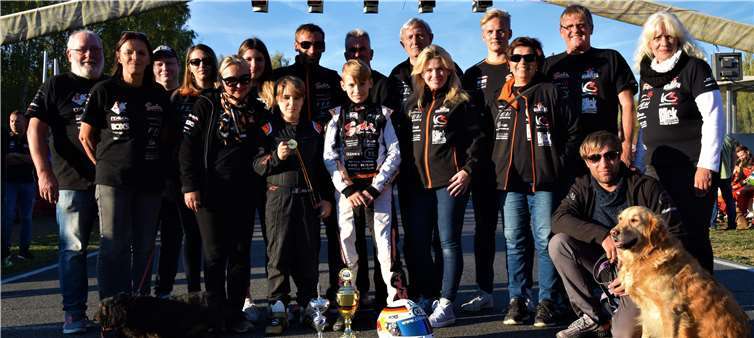 Enricos starke Leistung wird auch durch seine Mechaniker, seine Familie und seinen tollen Fanclub ermöglicht. Storm Photography