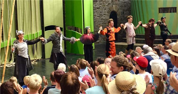 Ensemble Dschungelbuch mit J.N. Bastel. Burgfestspiele