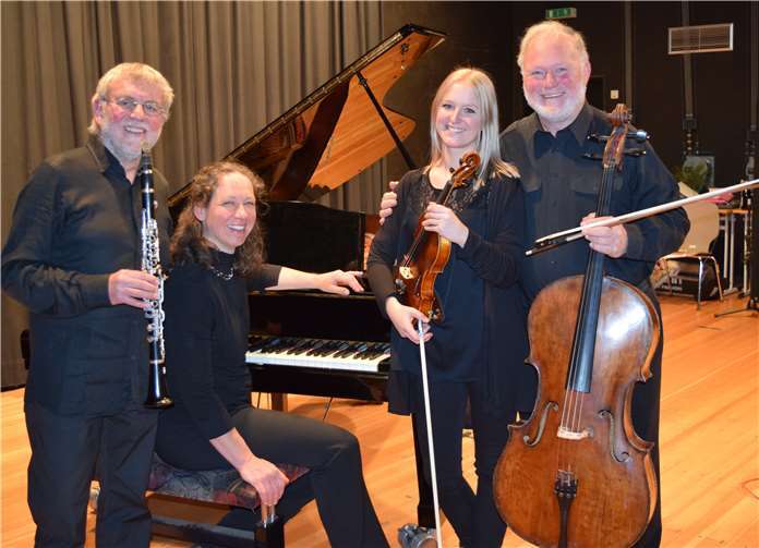 Ensemble Sereno: v.l. Walter Oswald-Wambach, Simone Stopperich, Stefanie Leich und Volkhart Lehmann.  A. Leich