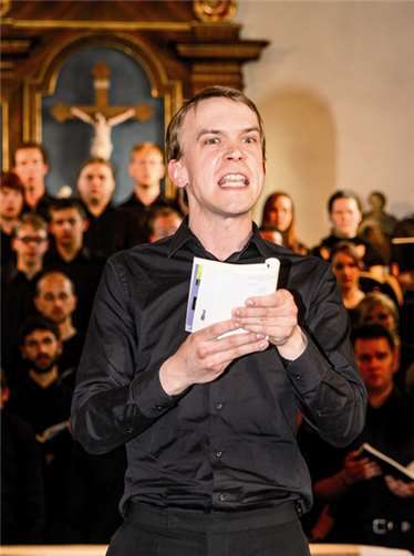 Enthusiastisch trug Jona Mues seine Texte vor.