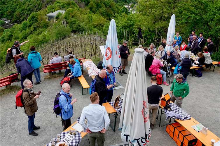 Entlang des Rotweinwanderweges konnten die Wandereran elf Raststationen die kulinarische Vielfalt des Ahrtals erleben.