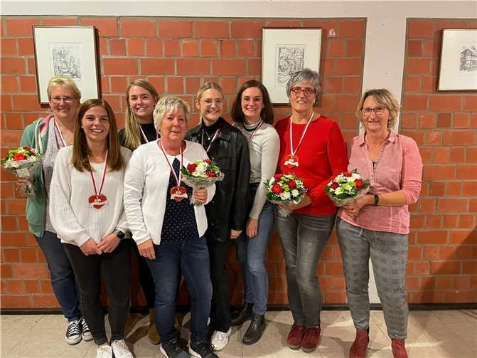 Entlasteter Vorstand (v.l.): Simone Schleheck, Katharina Stetten, Michelle Sühl, Angelika Mulsow, Monique Sühl, Annika Lenz, Bärbel Zimmer, Andrea Vetter.Foto: privat