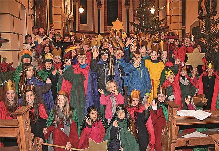 Entsendungsgottesdienst für die Sternsinger in der Pfarrkirche St. Petrus in Lüftelberg.  Stein