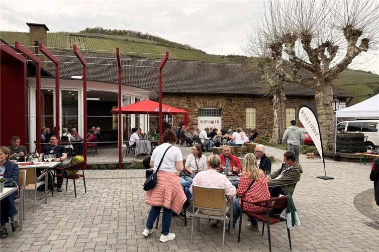 Entspannte Atmosphäre beim Ahrweiler Winzerverein. 