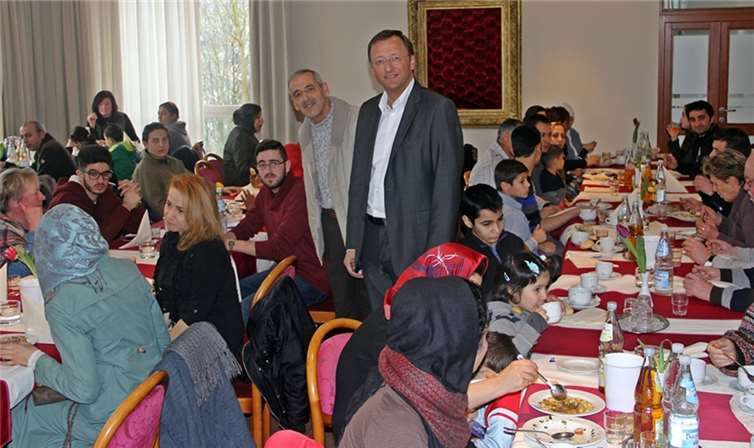 Entspanntes Miteinander von Flüchtlingen und ihren Paten.  Willi Willig