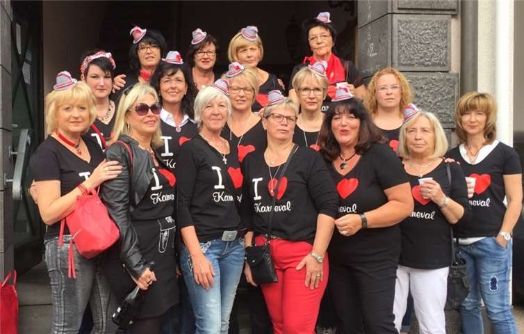 Entsprechend ausgestattet feierte die lustige Truppe in Colonia.privat