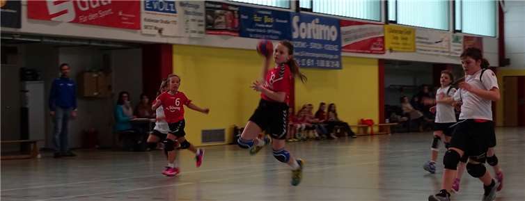 Entwicklung, Einsatzwille und Motivation der JSG-Mädels sind überragend und es ist nur eine Frage der Zeit bis sich die Mannschaft dafür belohnen wird.Foto: Uwe Gensheimer