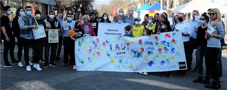 Er ist ein Beispiel für das zivilgesellschaftliche Engagement der Neuwieder Bürgerinnen und Bürger: der Aktionstag „Für Zusammenhalt in Vielfalt - Gemeinsam gegen Hass, Rassismus und Gewalt!“ Foto: Stadt Neuwied/Maxie Meier