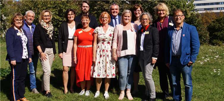 Er macht sich stark für die Akzeptanz und Heilung von AIDS und Hepatitis: der Arbeitskreis AIDS/STI Rheinland-Pfalz Nord mit Chefarzt Dr. Ansgar Rieke (6. v.r.).Fotos: privat