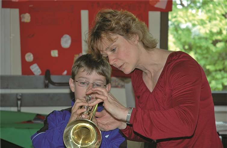 Erfahrene Lehrer beraten die Interessenten. KMS