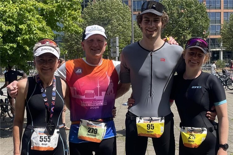 Erfolgreich beim Triathlon in Münster über die olympische Distanz waren Birgit Hauser und Ehemann Christoph Mauel vom LT Puderbach. und das an ihrem Hochzeitstag! Als Gastläufer dabei waren auch Justus Naesche und Tochter Svenja Hauser.