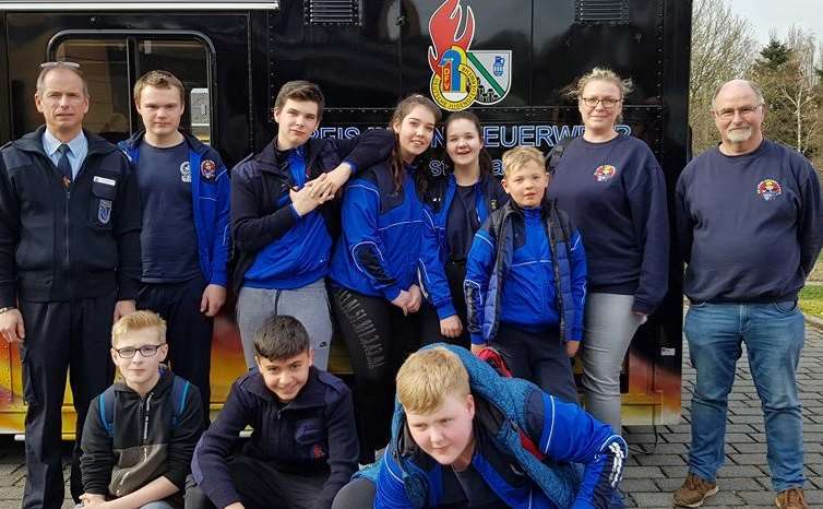 Erfolgreich beim kreisweiten Wettbewerb: Die Jugendfeuerwehr aus Höhr-Grenzhausen.Fotos: privat