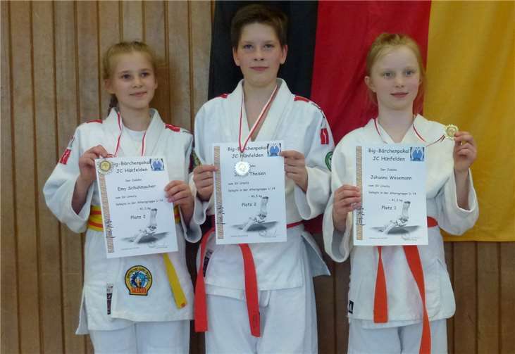 Erfolgreich im hessischen Hünfelden: Emy Schuhmacher (2.), Jannik Theisen (2.), Johanna Wesemann (1.) (v.l.).  Privat