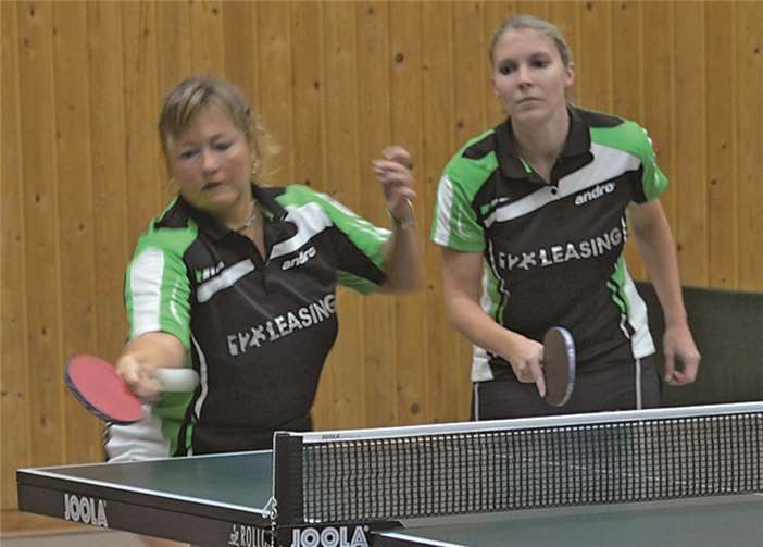 Erfolgreich in Doppel und Einzel: Margrit Freiberg-Nolten und Gabi Völker. H. B. Sonntag