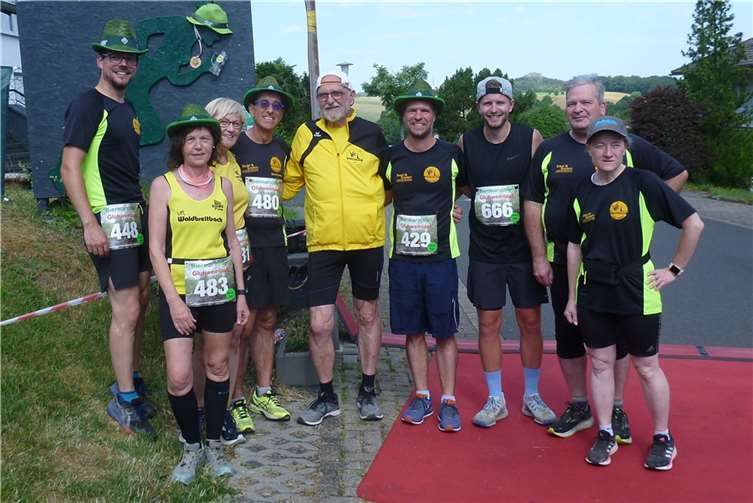 Erfolgreich waren Elke Hasbach-Bernath, Bernd Mertgen, Sylvia Groß-Wilhelms und Wolfgang Wilhelms (alle Viertelmarathon) sowie Hanne Walkenbach, Tobias Bußmann, Sebastian Fröder, Marcel Engels und Wolfgang Bernath (alle Halbmarathon). Foto: VfL Waldbreitbach