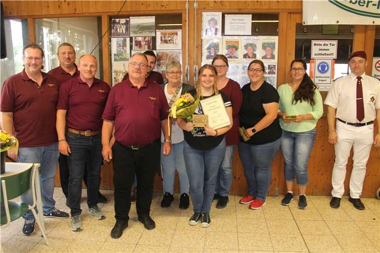 Erfolgreiche Damen im Schießwettbewerb wurden geehrt. Quelle: Junggesellenverein Oberpolch