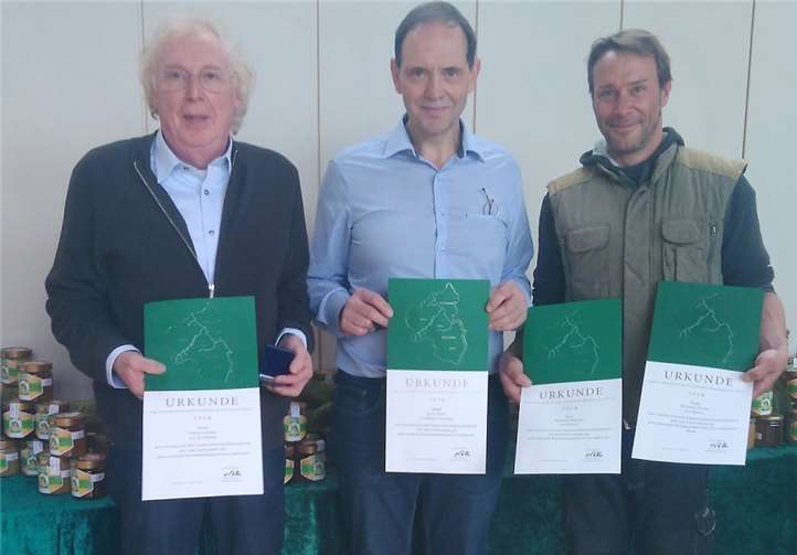 Erfolgreiche Imker aus dem Kreis Ahrweiler (von links nach rechts): Adolf Langen (Gold), Paul Delfs (Gold), Michael Fuchs (Bronze).Foto: privat