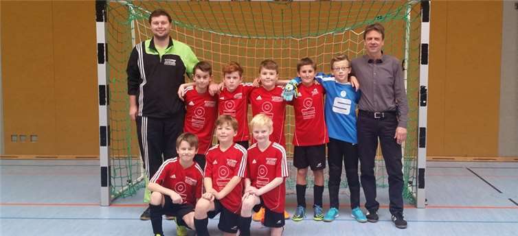Erfolgreiche Nachwuchs-Kicker bei den Fußball-Hallenkreismeisterschaften in Sinzig. privat