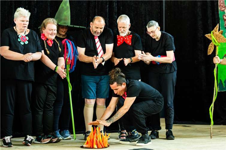 Erfolgreiche Premiere für das inklusive Theaterprojekt „Theater für Alle“. Foto: Kai Myller