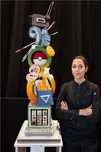 Erfolgreiche Siegerin: 2023 geht der erste Platz des Artistik-Wettbewerbs für Profis und somit ein Preisgeld von 2.500 Euro an Theresa de Silva mit ihrem Schaustück ‚90s Child‘.