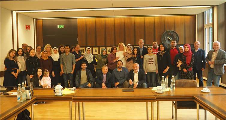 Erfolgreiche Teilnehmer der Integrationskurse waren zu Gast im Bendorfer Rathaus. Foto: privat