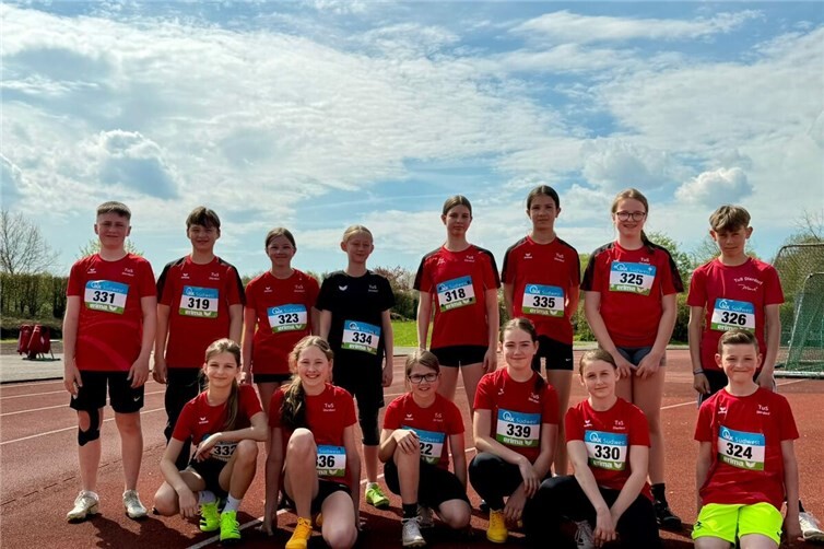 Erfolgreiche TuS-Athletinnen und -Athleten beim Sportabzeichentag 2026 mit anschließender Bahneröffnung 