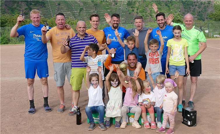 Erfolgreiche Väter und fröhliche Kinder – so sehen Sieger aus.Foto: Michael Wald