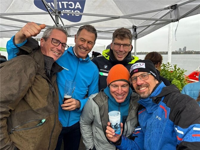 Erfolgreicher Abschluss der Saison für v.l. Carsten Anspach, Dirk Zimmer, Volker Steinberg, vorn Dr.Holger Löser, Lars Komorowski. Foto: privat