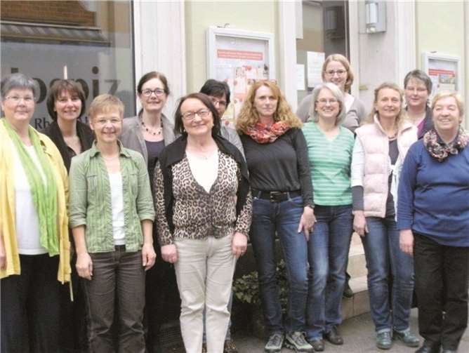 Erfolgreicher Abschluss des Grundkurses (v. l.): Sabine Bilnik-Clauß (Referentin), Ute Schmidt, Friederike Kettel, Dagmar Koep, Irmgard Giesen, Irmhild Langen, Birgit Kieling, Claudia Mülhausen, Maria Brachtendorf-Schüller, Sandra Müller-Grimbach, Angelika Horst, Hildegard Schneider (stellvertretende Vorsitzende Hospiz Verein). privat