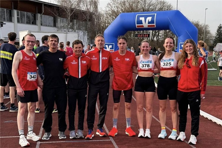 Erfolgreicher Auftritt der DJK Ochtendung beim 42. Urmitzer Volkslauf: Mehrere Altersklassensiege und Podestplätze über 5 und 10 Kilometer.