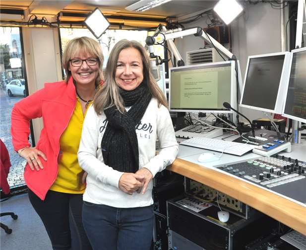Erfrischende Moderationen boten die SWR1Profis Steffi Vitt und (re.) Birgit Steinbusch. BS