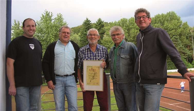 Erhielt die Ernennungsurkunde zum Ehrenmitglied: Wolfgang Weber.privat