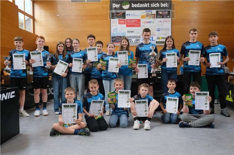 Eric Eckstedt bei den „Profis“ und Jeremy Fronnert bei den „Jugendlichen“ heißen die diesjährigen Gewinner der Tischtennis-Dorfmeisterschaft, die vom FC „Luzencia“ Niederlützingen traditionell am Pfingstwochenende in der Lavahalle in Niederlützingen veranstaltet wurde. Foto: privat