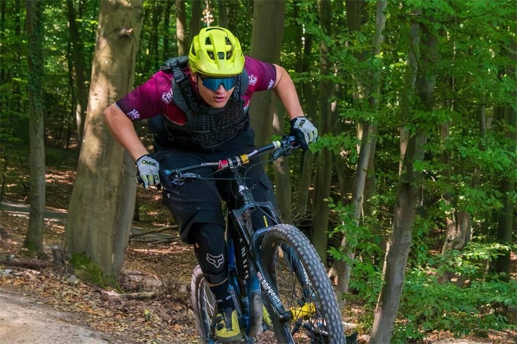 Eric Pickel gewinnt das U19-Rennen.