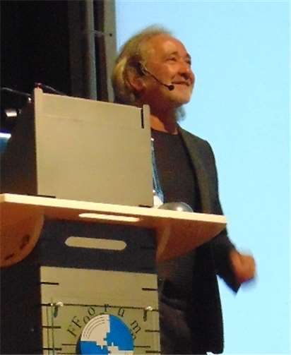 Erich Schützndorf sprach über die „Verrücktheit“. Fotos: BES